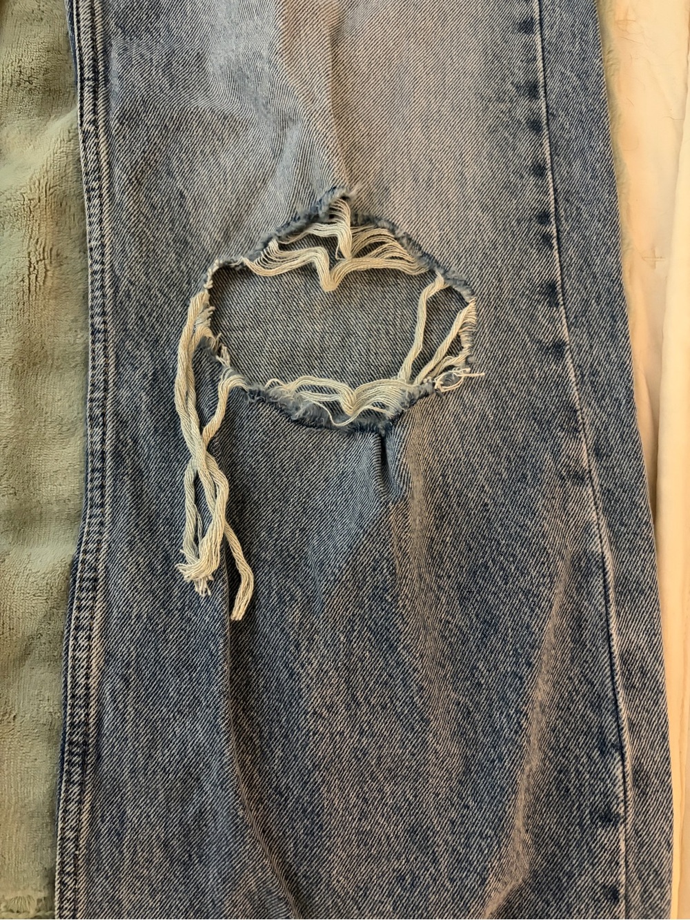New w/Tags Women’s Levi’s Distressed “Superlow Loose” Jeans, Size 28x32 - Picture 2 of 8